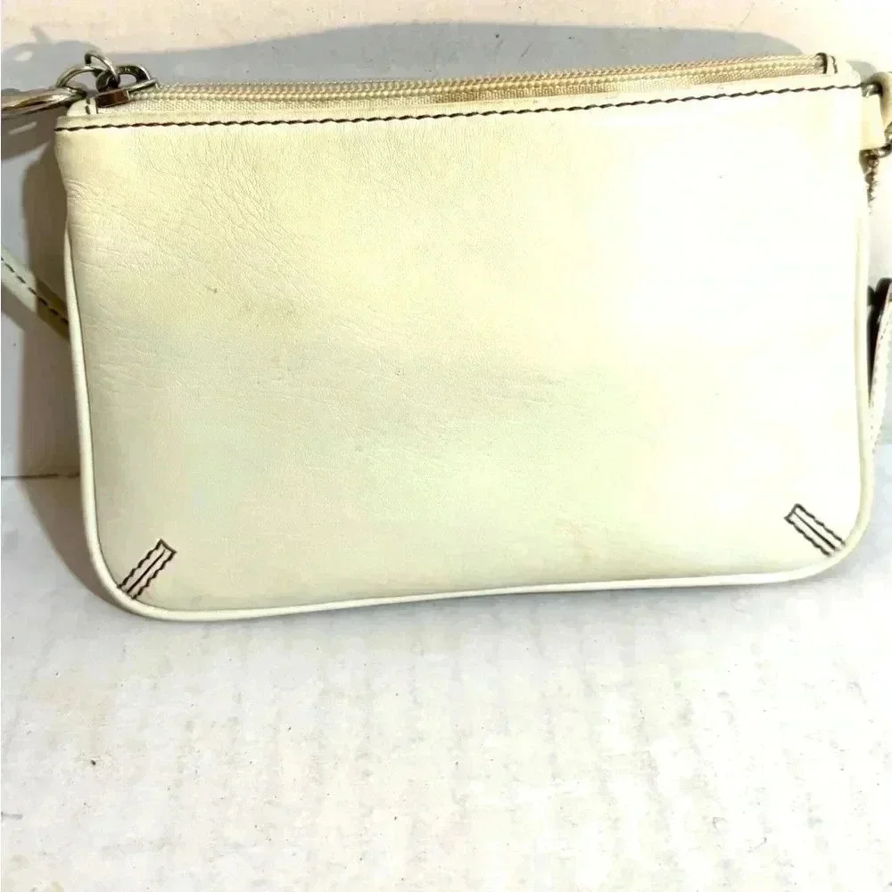 Coach vintage beige leather wristlet wallet